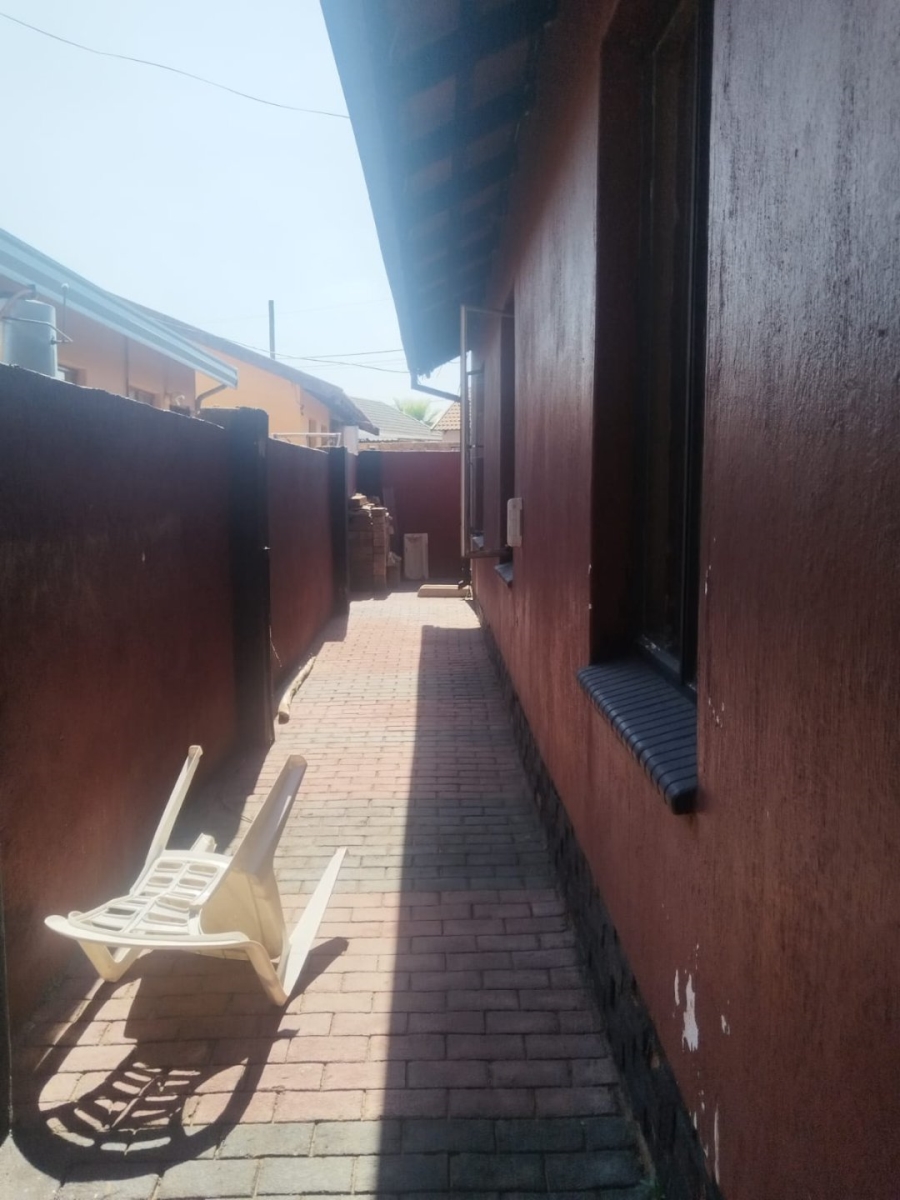 To Let 3 Bedroom Property for Rent in Lebanon North West